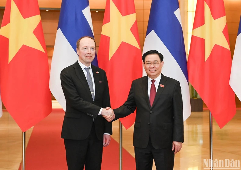 越南国会主席王廷惠和芬兰议会议长尤西·哈拉阿霍。 越南国会主席王廷惠和芬兰议会议长尤西·哈拉阿霍。