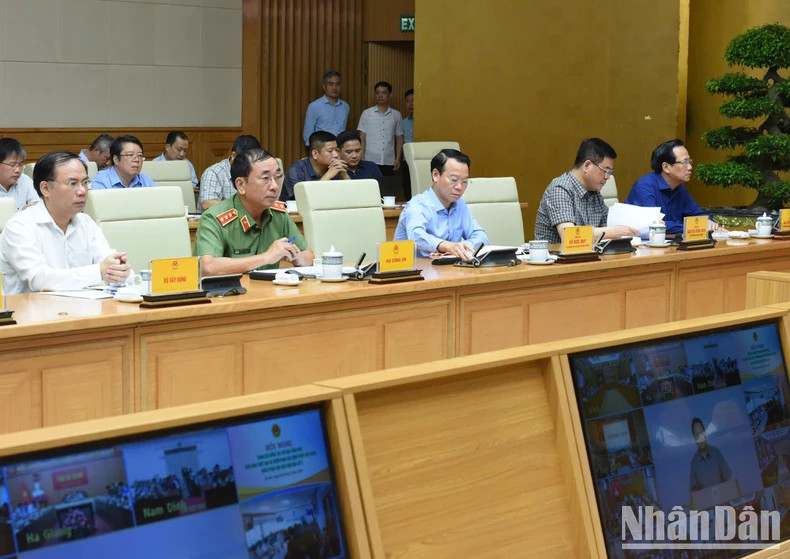 各部委、单位领导出席会议。