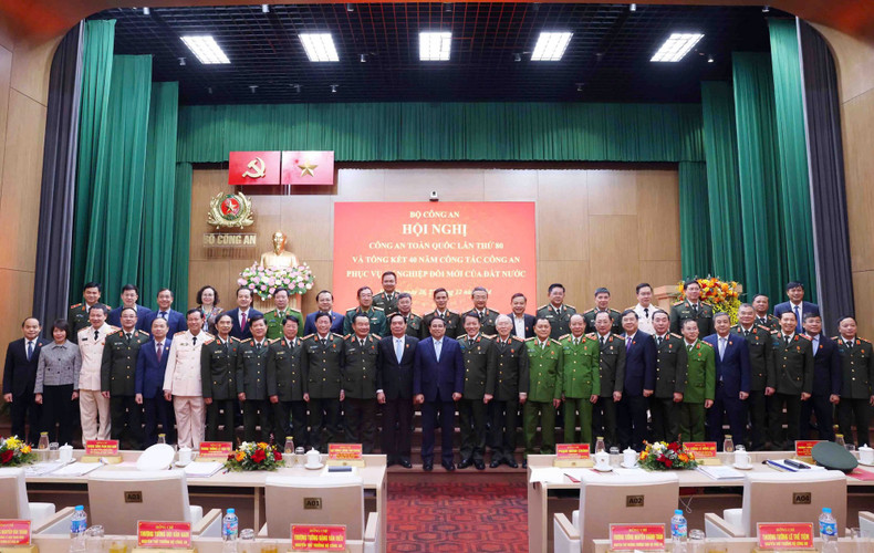 与会代表合影。 与会代表合影。