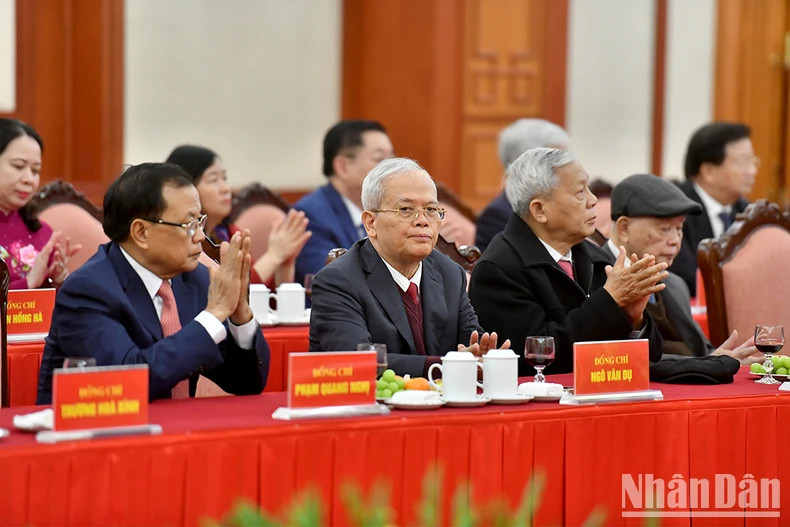 党、国家领导人、前领导人出席活动。