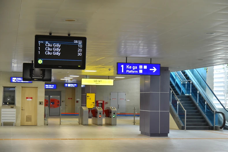 目前，S1至S8车站标识已全部完成，正式运营后即可为市民服务。