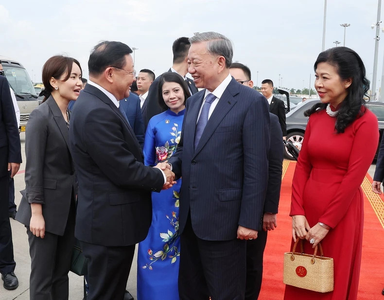 苏林总书记、国家主席和夫人欢送仪式在中国广东省广州市白云国际机场举行。(图片来源:越通社 苏林总书记、国家主席和夫人欢送仪式在中国广东省广州市白云国际机场举行。(图片来源:越通社