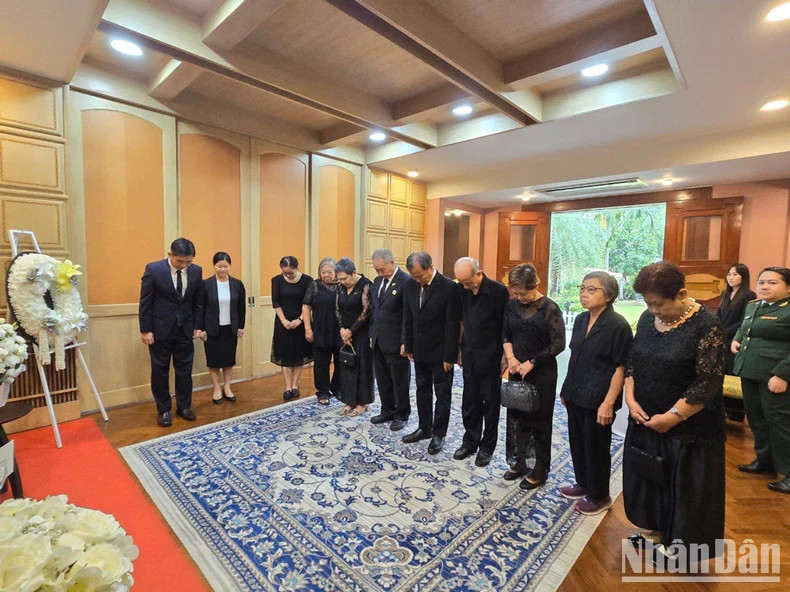 旅居泰国侨胞吊唁越共中央总书记阮富仲逝世。