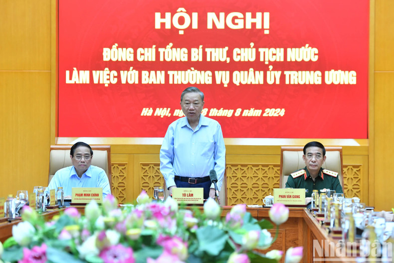 越共中央总书记、国家主席苏林在会议上发表讲话。