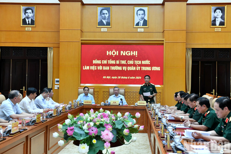 党、国家领导人出席会议。