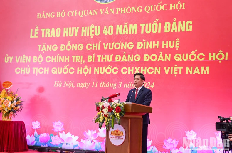 中央直属但机关党委书记阮文体发表讲话。