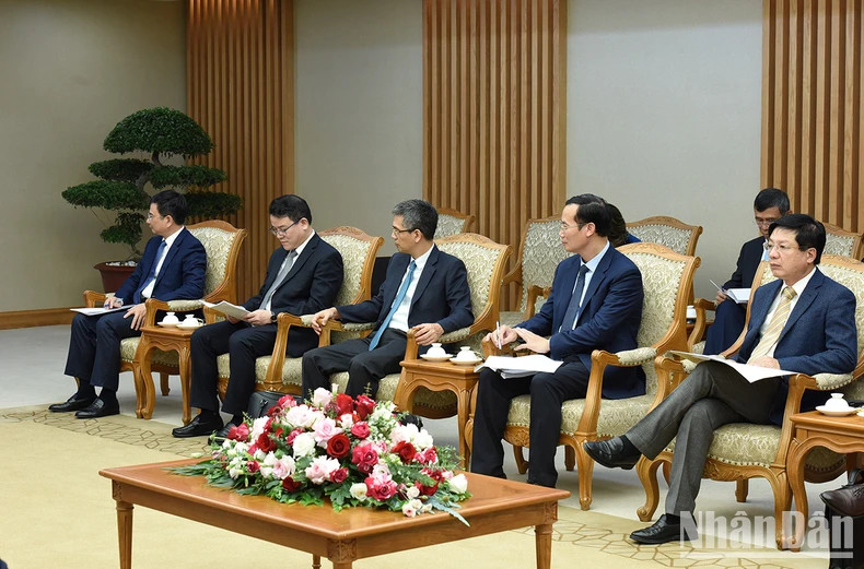 越南各部委领导代表出席会见。 越南各部委领导代表出席会见。