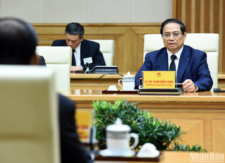 范明正总理在会见中发表讲话。