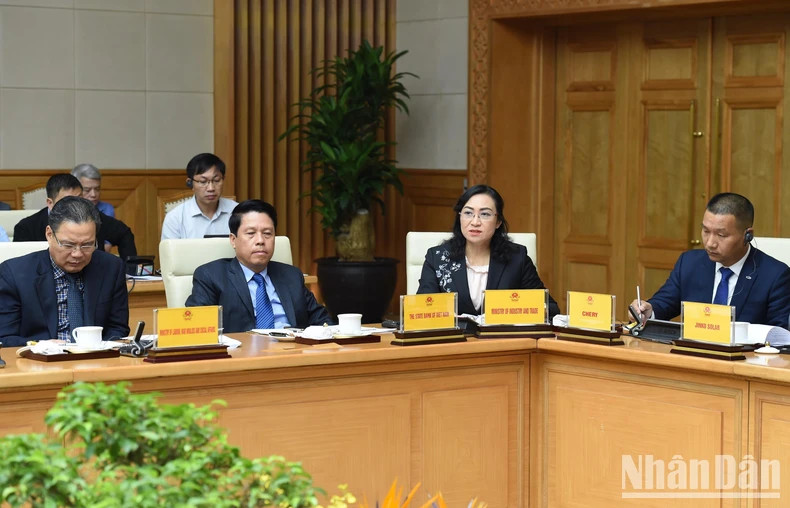 越南工贸部副部长潘氏胜在会上发表讲话。 越南工贸部副部长潘氏胜在会上发表讲话。