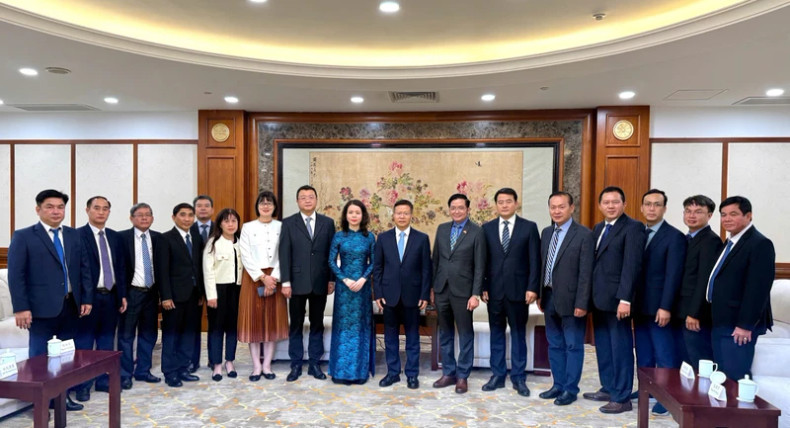 阮明姮副部长会见广西壮族自治区副主席兼柳州市委书记谭丕创。 阮明姮副部长会见广西壮族自治区副主席兼柳州市委书记谭丕创。