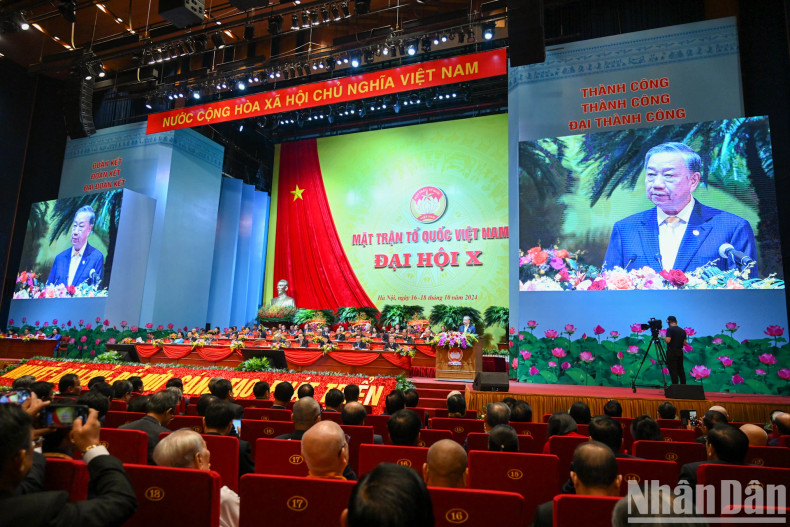 大会开幕式场景。 大会开幕式场景。