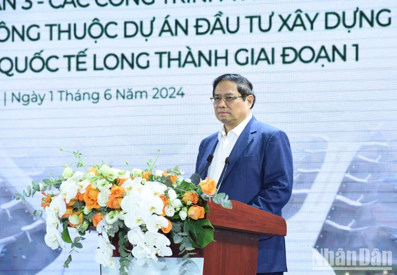 范明正总理在会上发表讲话。