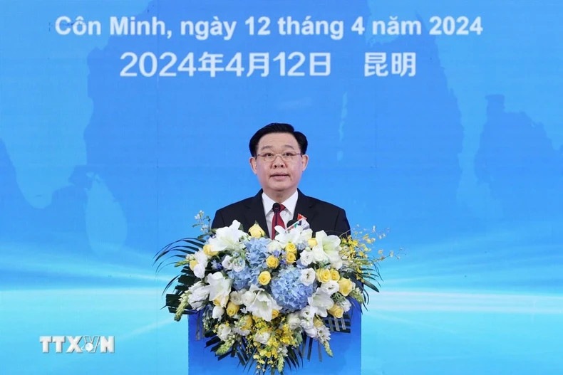 国会主席王廷惠在越中贸易投资政策与机遇对话会上发表讲话。 国会主席王廷惠在越中贸易投资政策与机遇对话会上发表讲话。