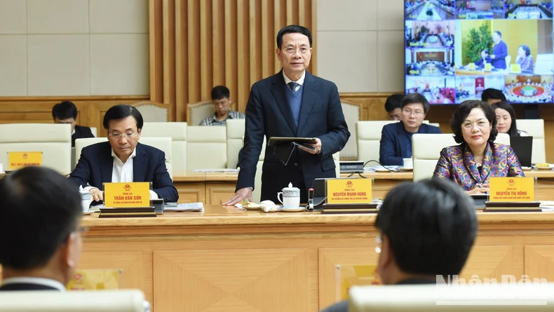 越南通信与传媒部部长阮孟雄在会上发表讲话。