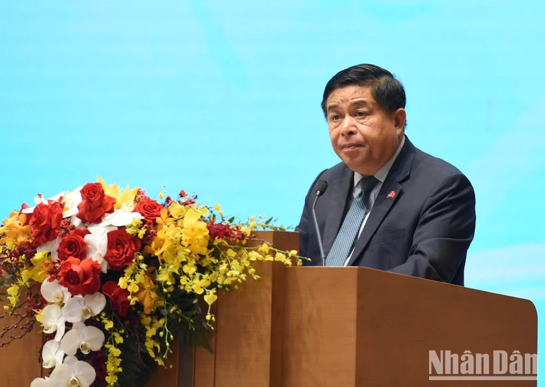 越南计划投资部部长阮志勇在会上致开幕词并概括越老投资合作情况。 越南计划投资部部长阮志勇在会上致开幕词并概括越老投资合作情况。