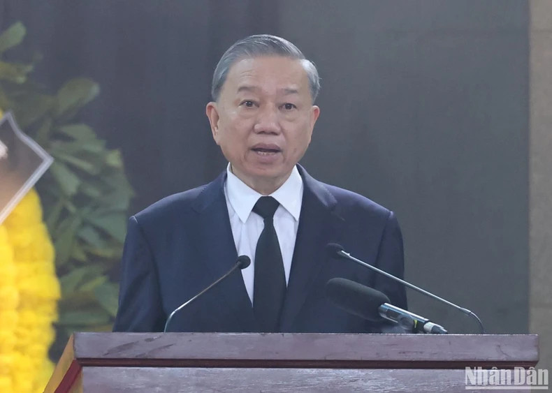 越南国家主席苏林虔诚地致悼词，为阮富仲总书记送行。