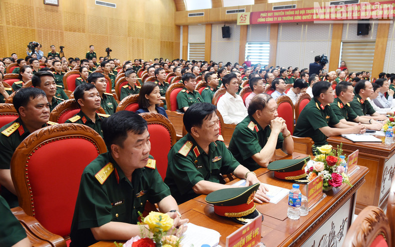 与会代表。 与会代表。