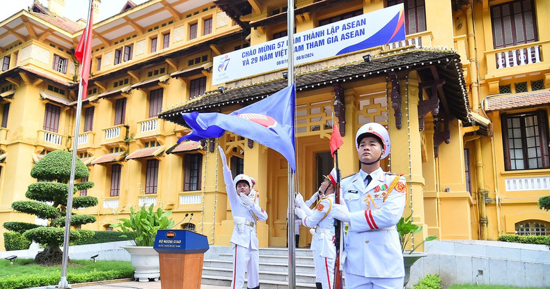 东盟盟旗升旗仪式在河内举行。 东盟盟旗升旗仪式在河内举行。