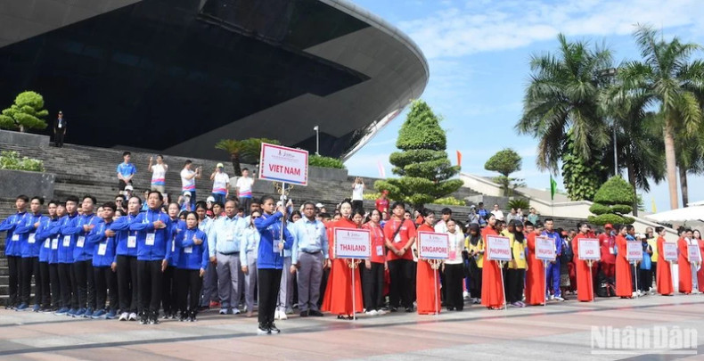 第十三届东南亚学生运动会升旗仪式6月1日上午在岘港市仙山体育宫举行。 第十三届东南亚学生运动会升旗仪式6月1日上午在岘港市仙山体育宫举行。