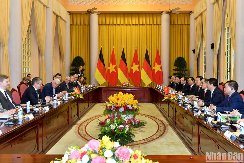 双方举行会谈场景。 双方举行会谈场景。