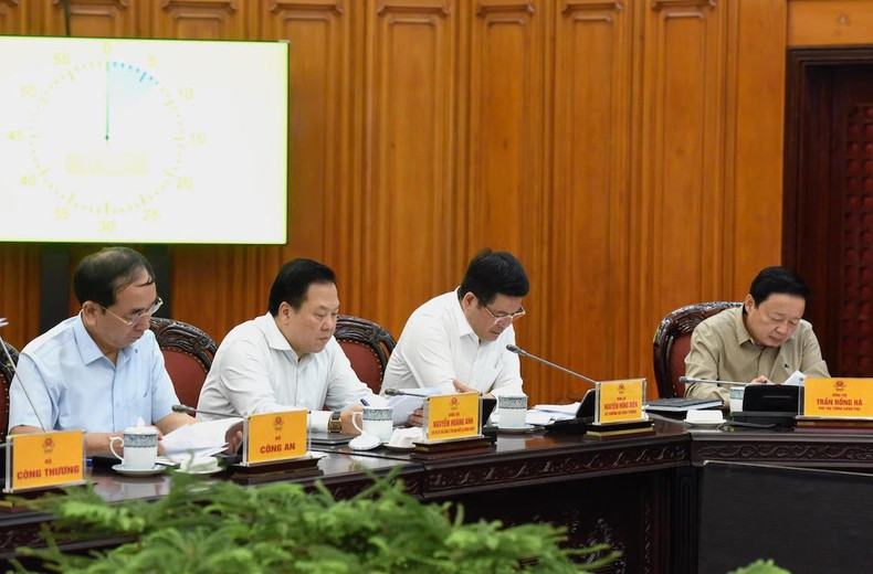 政府副总理以及各部委行业领导代表出席会议。