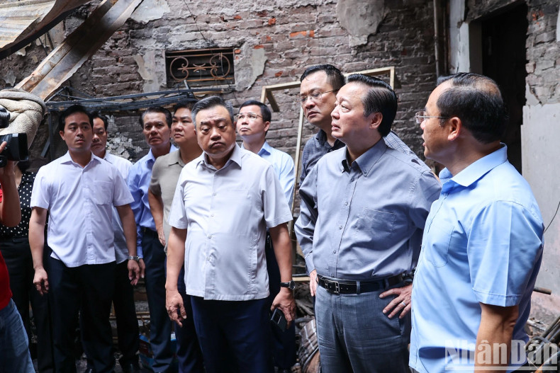 陈红河副总理亲临现场指挥消防救援工作。 陈红河副总理亲临现场指挥消防救援工作。