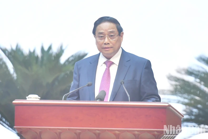 越南政府总理范明正在开幕式上发表讲话。