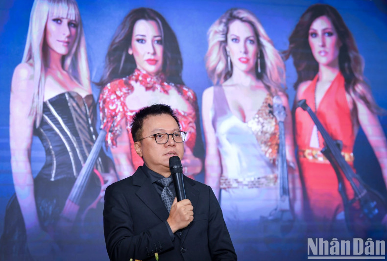 黎国明同志表示,今年《早安越南》项目的亮点“BOND Live in Vietnam”演出项目的所有收益将用于支持遭受第3号台风影响的人民。 黎国明同志表示,今年《早安越南》项目的亮点“BOND Live in Vietnam”演出项目的所有收益将用于支持遭受第3号台风影响的人民。