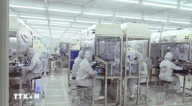 专门生产电子元件的该外商直接投资企业为近2000人创造了稳定的就业岗位。 专门生产电子元件的该外商直接投资企业为近2000人创造了稳定的就业岗位。