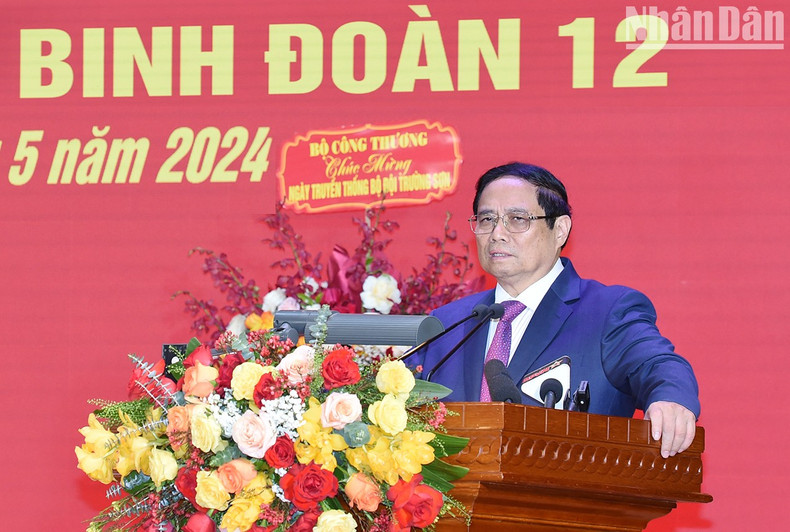 范明正总理在会上发表讲话。 范明正总理在会上发表讲话。