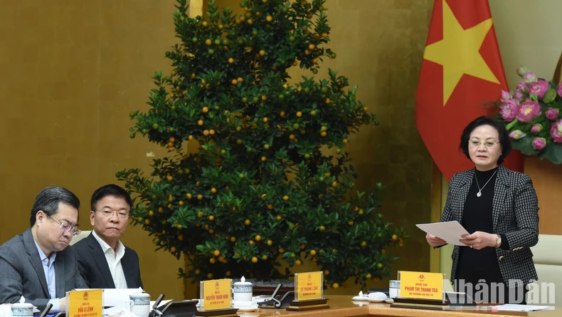 越南内务部部长范氏青茶在会上发表讲话。