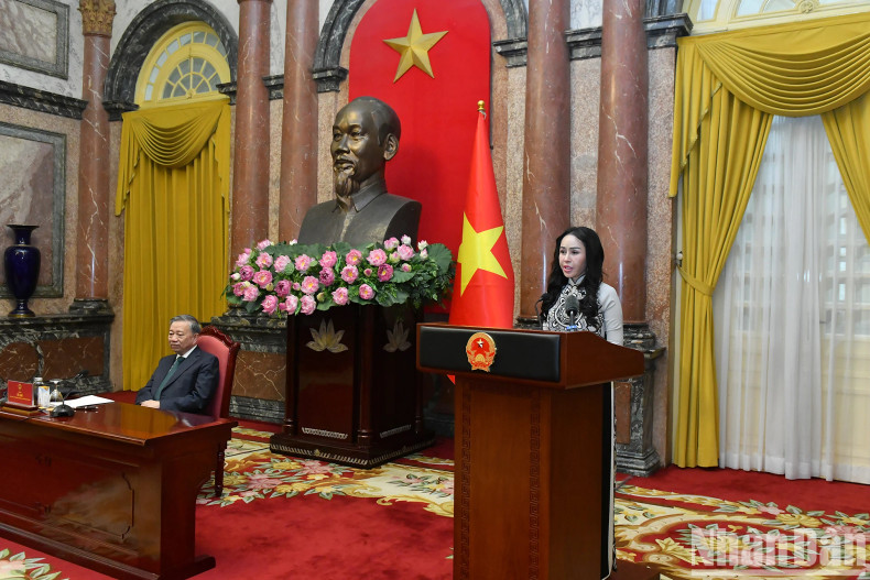 优秀企业家代表发言。