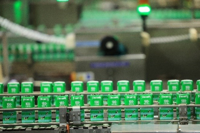 整个生产和罐装线在计算机系统上实现自动化、编程和监控。 整个生产和罐装线在计算机系统上实现自动化、编程和监控。