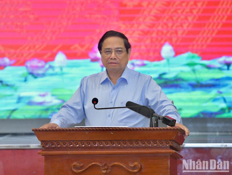 范明正总理在会上发表讲话。 范明正总理在会上发表讲话。