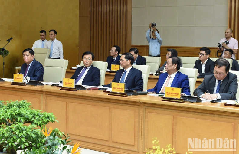 越南各部委行业领导代表出席座谈会。 越南各部委行业领导代表出席座谈会。