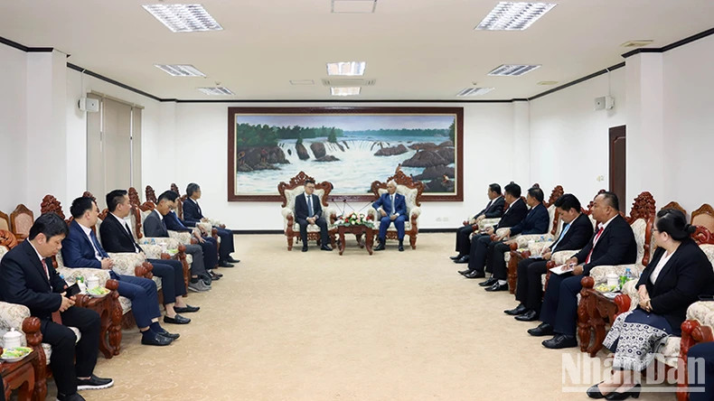 会见场景。 会见场景。