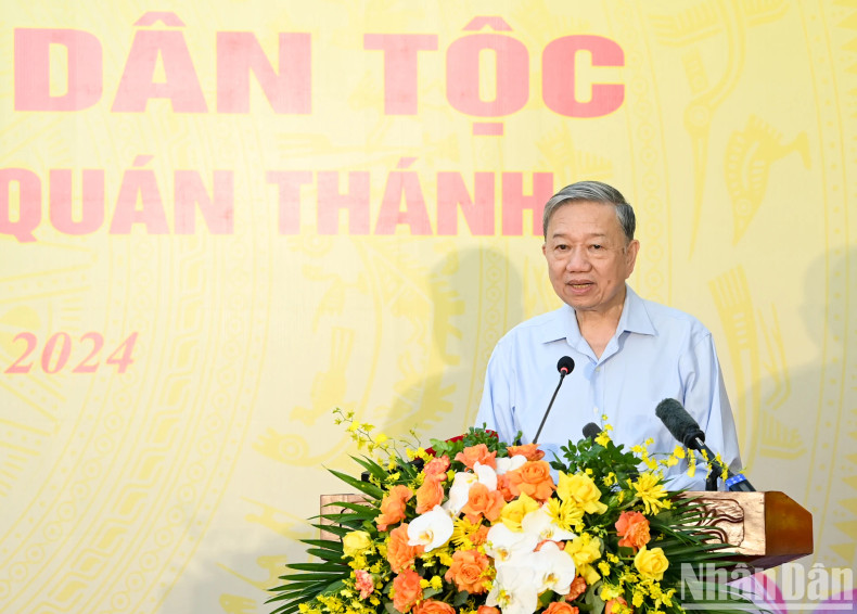 苏林总书记在活动上强发表讲话。 苏林总书记在活动上强发表讲话。