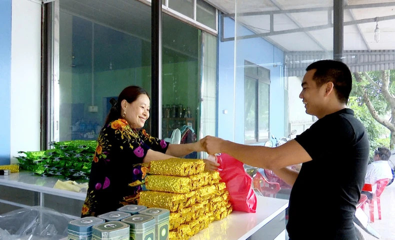 目前,堂花茶产品拥有集体商标和地理标志,获得广宁省OCOP四星级标准。 目前,堂花茶产品拥有集体商标和地理标志,获得广宁省OCOP四星级标准。