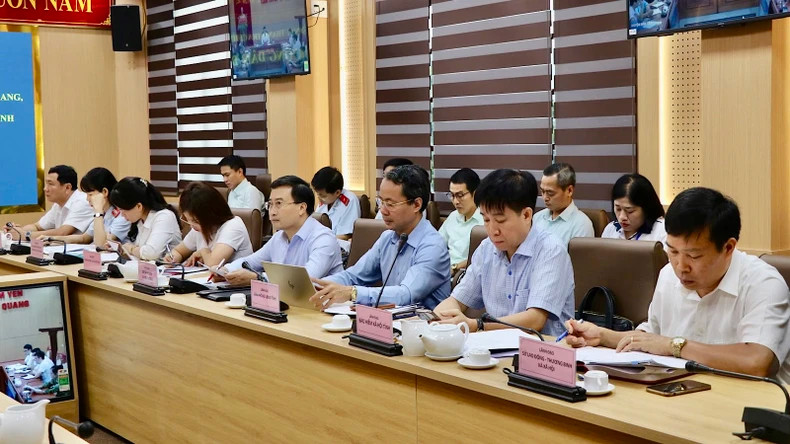 有关机构领导出席会议。 有关机构领导出席会议。