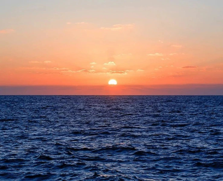 草洲岛是夕阳景色的绝佳观赏地。