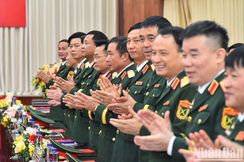 12军团领导代表出席会议。