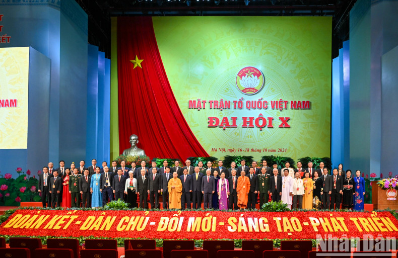 党、国家领导以及各位代表合影。 党、国家领导以及各位代表合影。