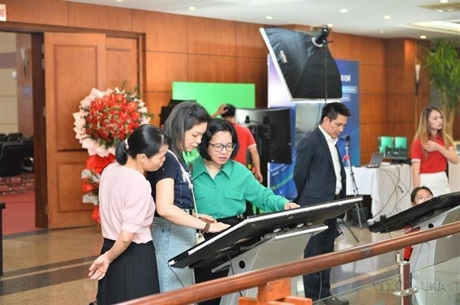 海防电子报编辑部开业。