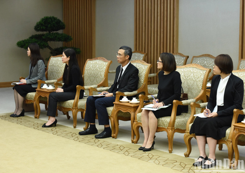 越南领导代表出席会见。 越南领导代表出席会见。