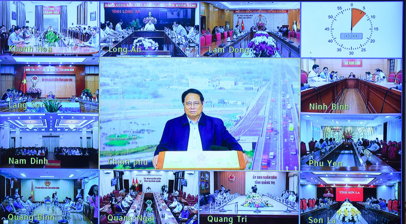 会议以线上线下结合形式举行。