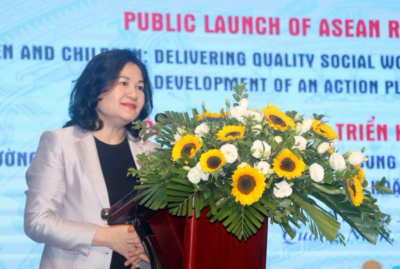 劳动荣军与社会部副部长阮氏霞在开幕式上致辞。 劳动荣军与社会部副部长阮氏霞在开幕式上致辞。