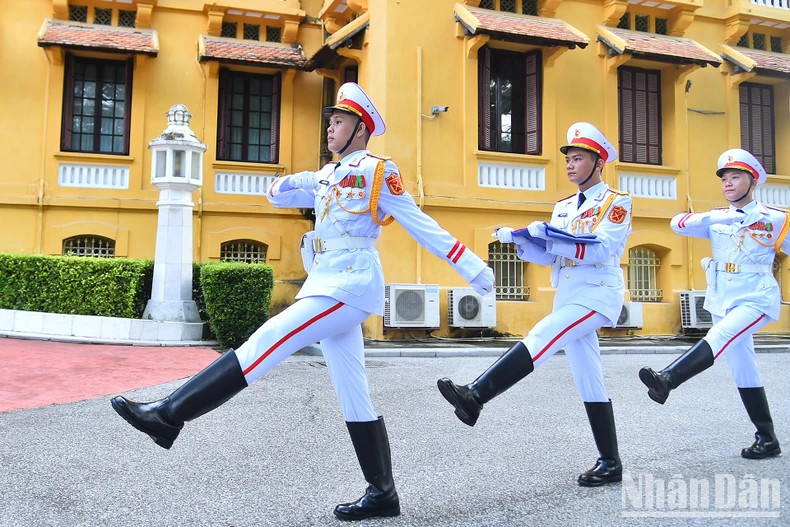 仪仗队为东盟升旗仪式做准备。