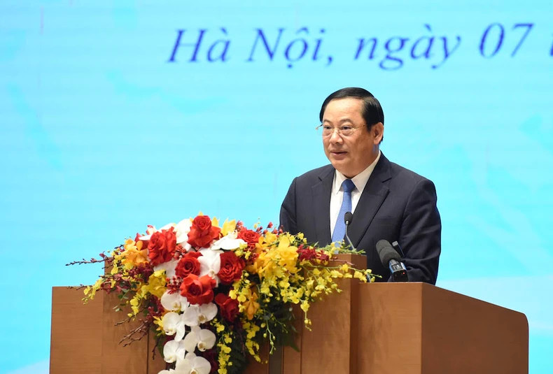 老挝政府总理宋赛·西潘敦在会议上发表讲话。 老挝政府总理宋赛·西潘敦在会议上发表讲话。