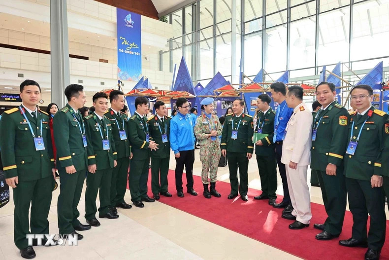 参加第九届越南青年联合会全国代表大会的各位代表。 参加第九届越南青年联合会全国代表大会的各位代表。