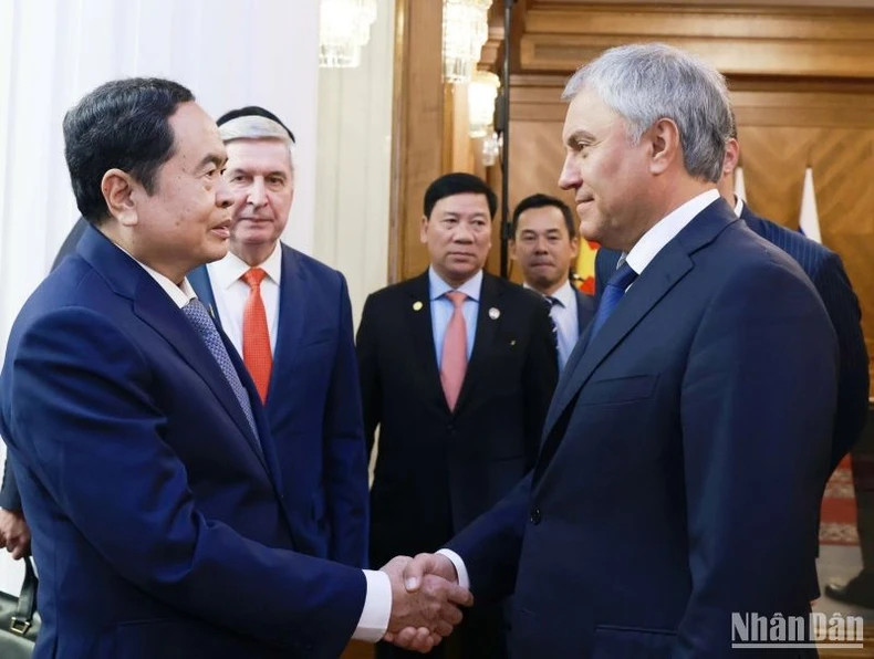 越南国会主席陈青敏与俄罗斯联邦国家杜马主席。 越南国会主席陈青敏与俄罗斯联邦国家杜马主席。
